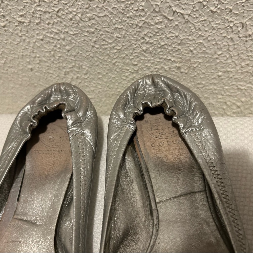 Tory Burch Silver Metallic Ballet Flats 7.5 - Picture 12 of 14